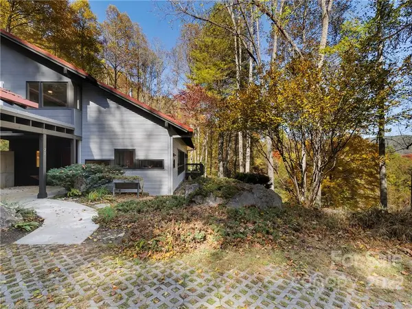23 Cove Springs DR, Barnardsville, NC 28709