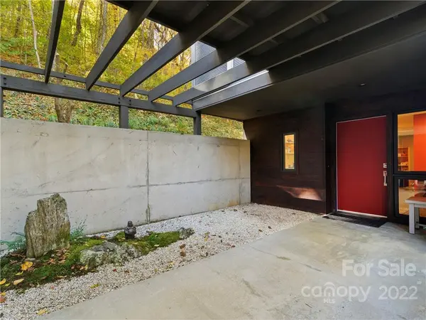 23 Cove Springs DR, Barnardsville, NC 28709