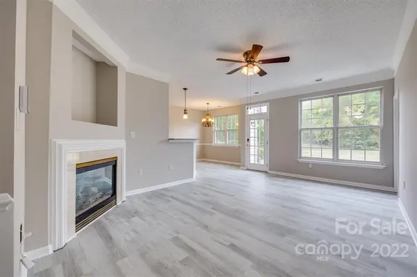 15524 Dehavilland DR, Charlotte, NC 28278
