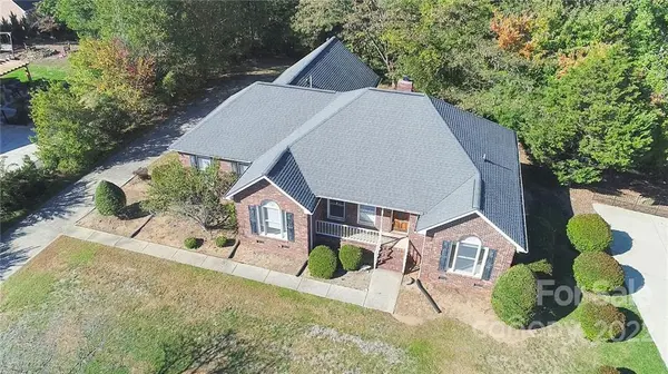 2824 Arrowwood LN, Rock Hill, SC 29732