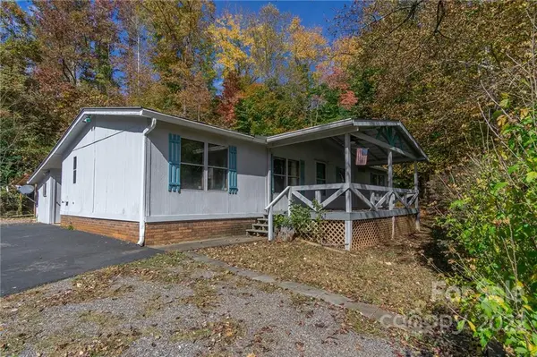 29 Lake Eden CIR, Black Mountain, NC 28711