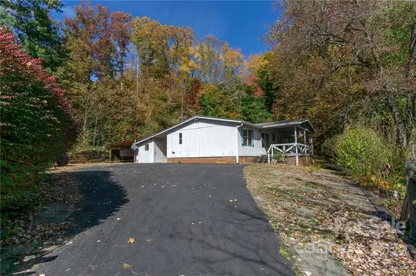 29 Lake Eden CIR, Black Mountain, NC 28711
