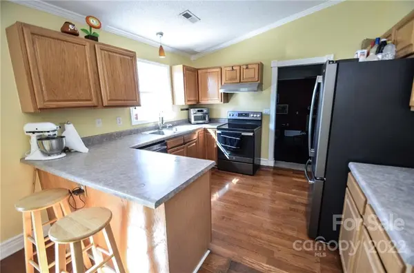 154 Strawberry LN, Statesville, NC 28625