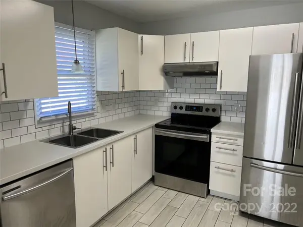 2421 18th ST NE, Hickory, NC 28601