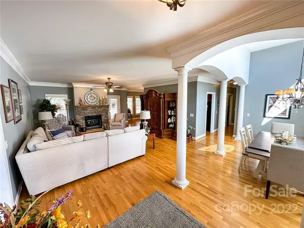 117 Linkside LN, Hickory, NC 28601