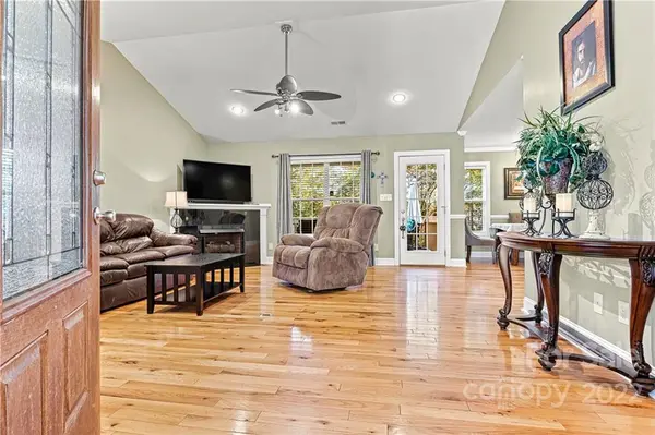 5232 Foley DR, Hickory, NC 28602
