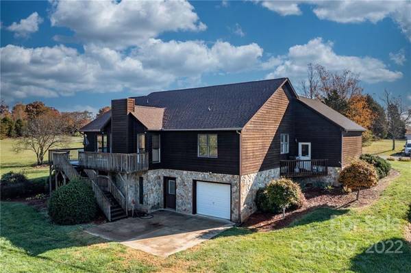 217 Sandtrap DR, Statesville, NC 28677