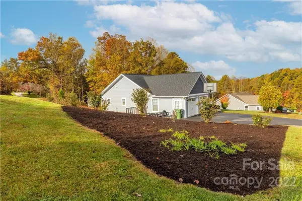 33 Woodhaven RD, Mars Hill, NC 28754
