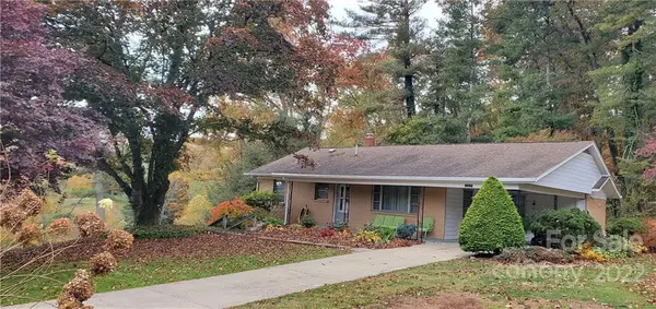 333 Deer Park Lake RD, Spruce Pine, NC 28777