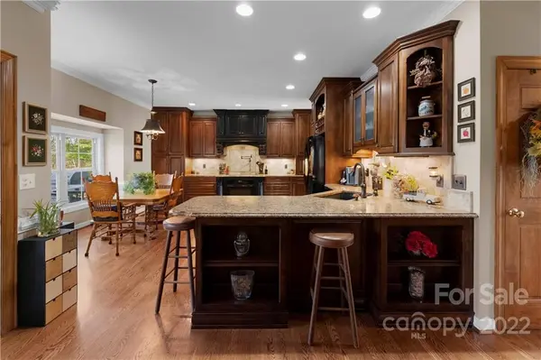 5325 Oakview DR, Belews Creek, NC 27009