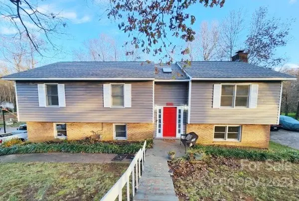 2016 19th Avenue CIR NE, Hickory, NC 28601
