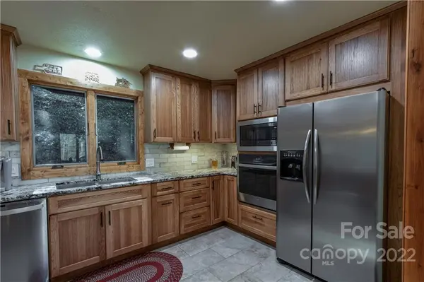 270 Meadowood LN #21 & 22, Burnsville, NC 28714