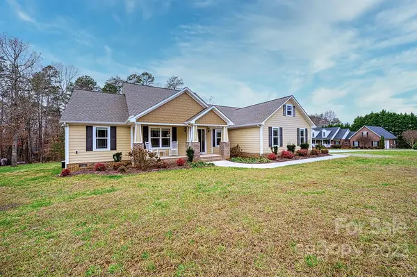 3191 Pinkie LN, Newton, NC 28658