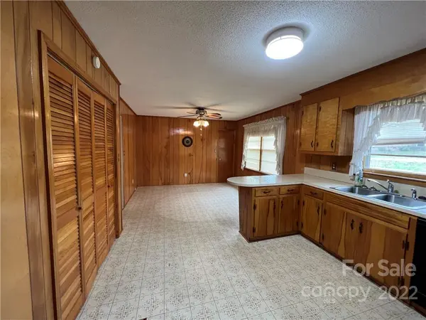 105 Helen AVE, Bessemer City, NC 28016