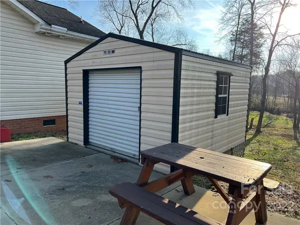 886 Westside DR, Newton, NC 28658