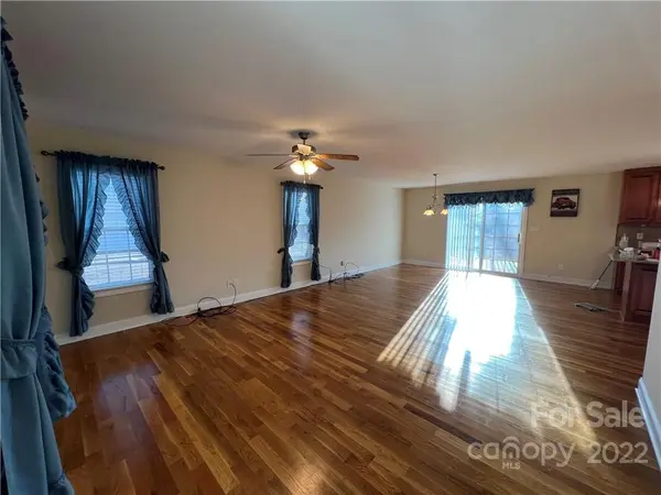 886 Westside DR, Newton, NC 28658