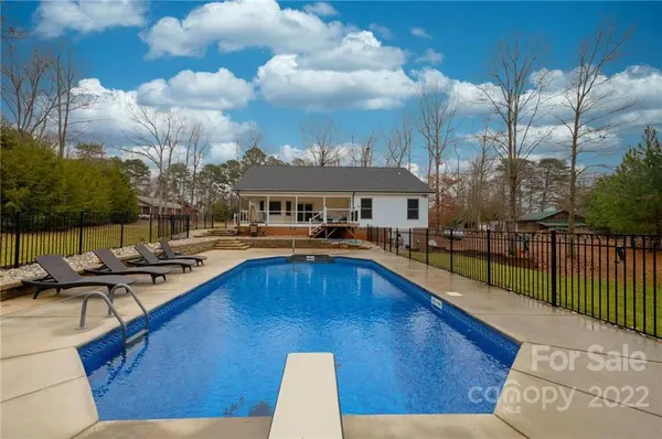 6265 Oxford School RD, Claremont, NC 28610