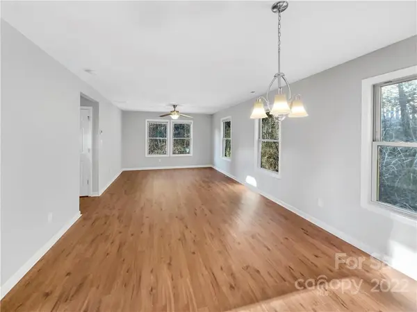 51 Compass Park DR, Weaverville, NC 28787