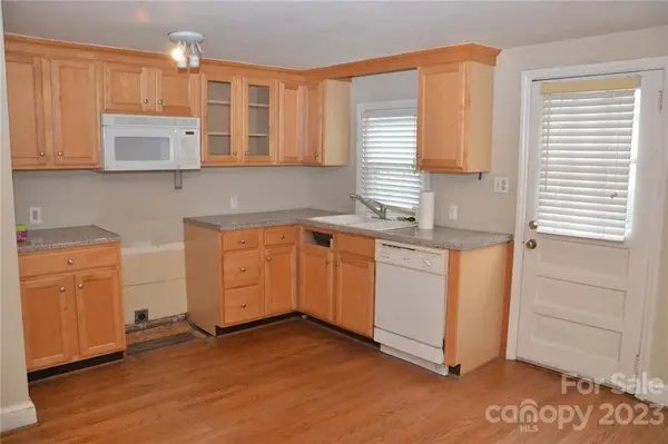 1040 Habersham DR, Charlotte, NC 28209