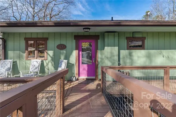 147 Laurel LN, Lake Lure, NC 28746