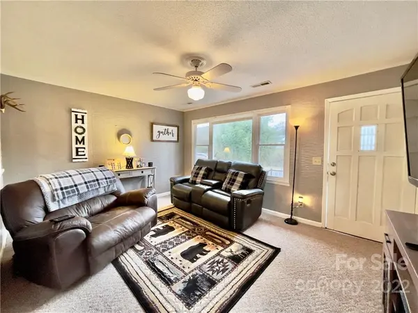 35 Rolling Hills DR, Franklin, NC 28734