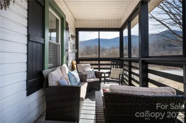 103 Barker ST, Swannanoa, NC 28778