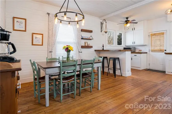 103 Barker ST, Swannanoa, NC 28778