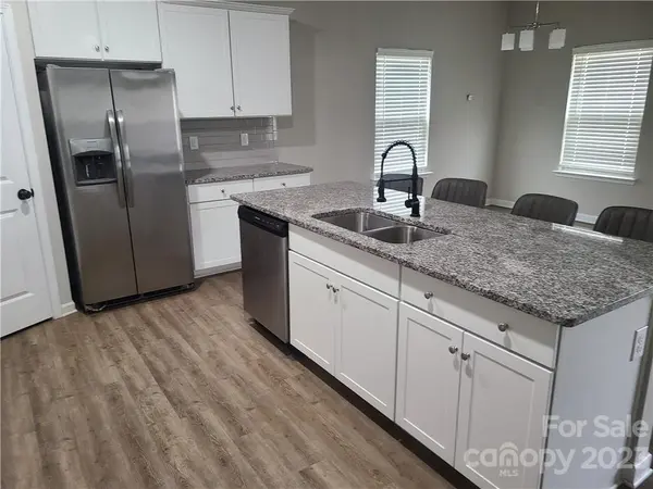 9042 Hood RD, Charlotte, NC 28215