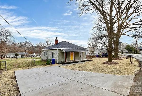 640 Noles DR, Mount Holly, NC 28120
