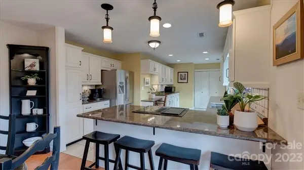 17 English PL, Candler, NC 28715