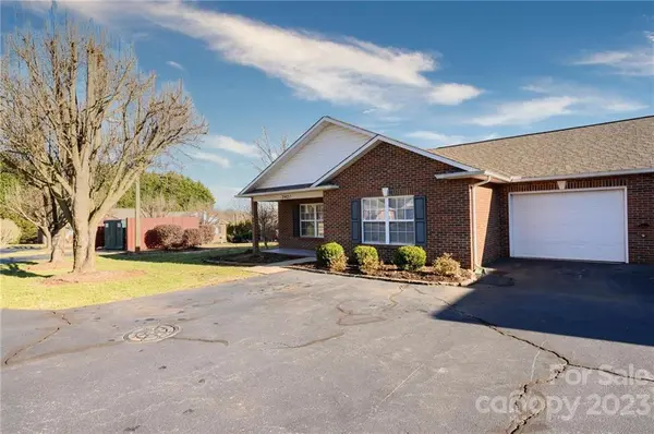 2421 23rd Street DR NE, Hickory, NC 28601