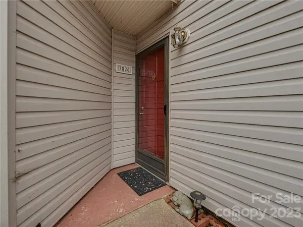 7826 Hummingbird LN, Charlotte, NC 28212