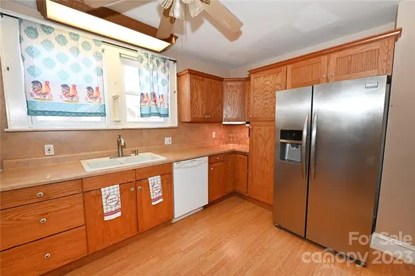 1469 14th AVE, Hickory, NC 28601