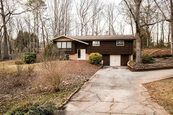 1972 Harry James LN, Hickory, NC 28601