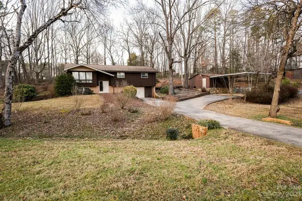 1972 Harry James LN, Hickory, NC 28601