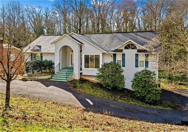 1067 18th AVE NW, Hickory, NC 28601