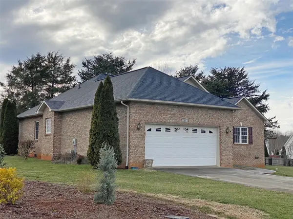51 Frost LN, Taylorsville, NC 28681