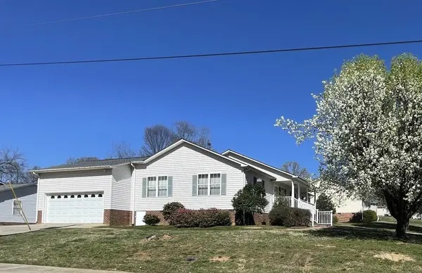 601 Helms DR, Lowell, NC 28098