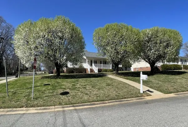 601 Helms DR, Lowell, NC 28098