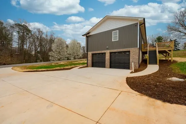 2953 2nd Street CT NW, Hickory, NC 28601