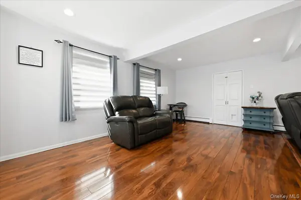 136 Tardy LN, Wantagh, NY 11793