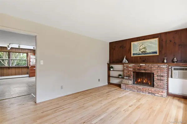 27 E 17th ST, Huntington Station, NY 11746