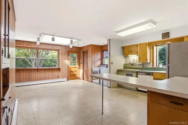 27 E 17th ST, Huntington Station, NY 11746