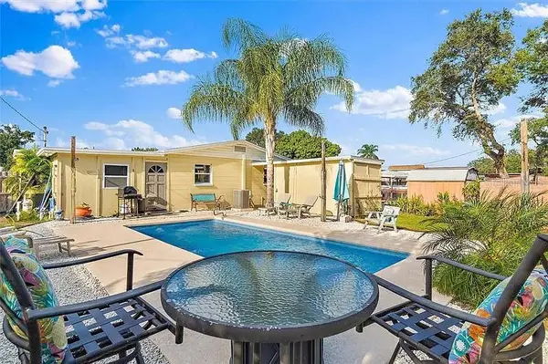 10426 VALENCIA RD, Seminole, FL 33772