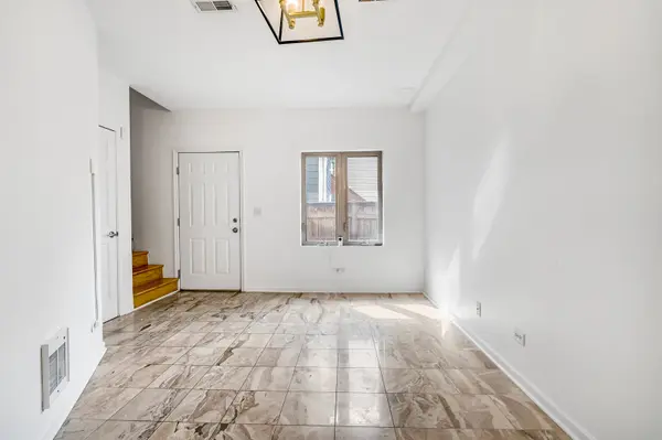3262 W Armitage AVE #3, Chicago, IL 60647