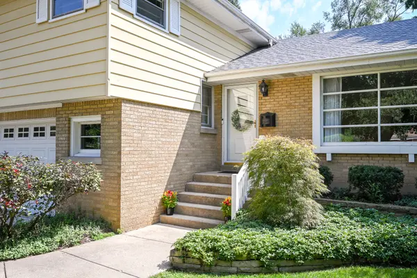218 W Elm ST, Wheaton, IL 60189
