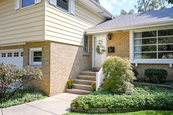 218 W Elm ST, Wheaton, IL 60189
