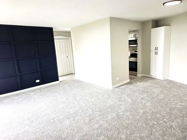 1 Renaissance PL #709, Palatine, IL 60067
