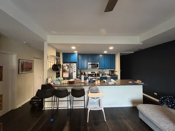 2307 W WOLFRAM ST #214, Chicago, IL 60618