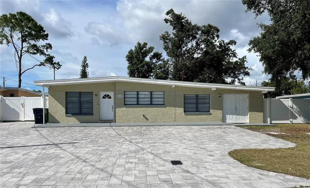 2307 W HAMILTON AVE, Tampa, FL 33604